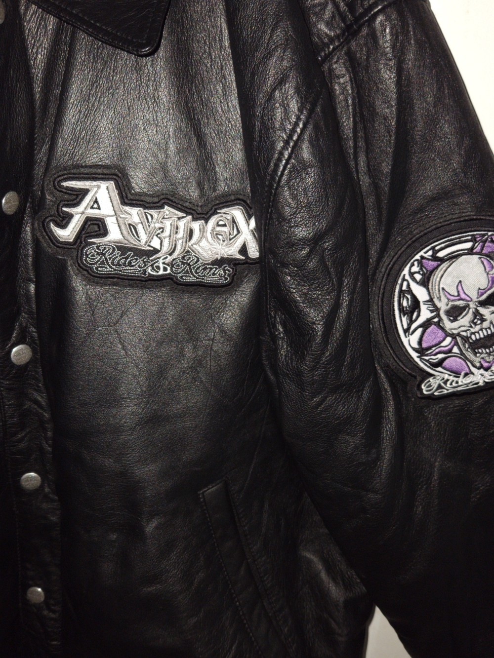 Avirex Black Leather Bomber Jacket with Embroidered Skull Back - Picture 8 of 8